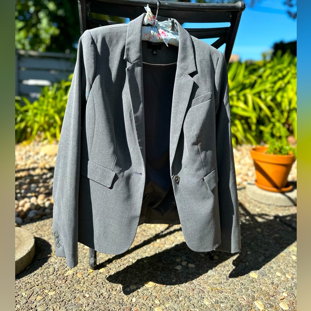 The Limited grey suit jacket in excellent condition
